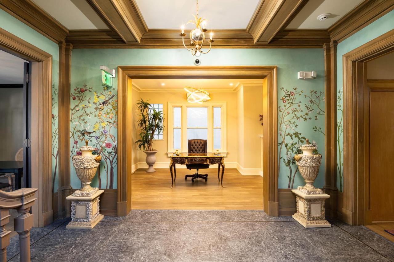 The Edward Hotel