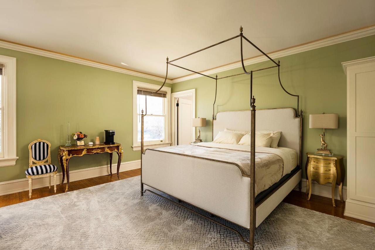 The Edward Hotel